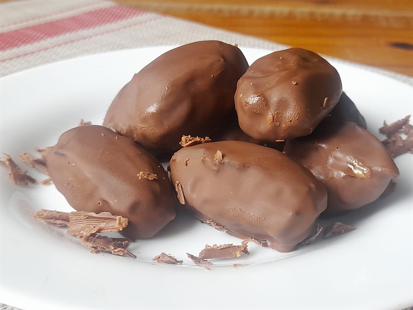 Bombom de Tâmara com Recheio de Pasta de Amendoim