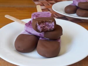 picolé de mirtilo caseiro