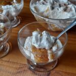 Banana Caramelada com Chantilly - Receita rápida sem mistério!