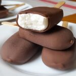 Picolé de Coco com cobertura de crocante de chocolate!